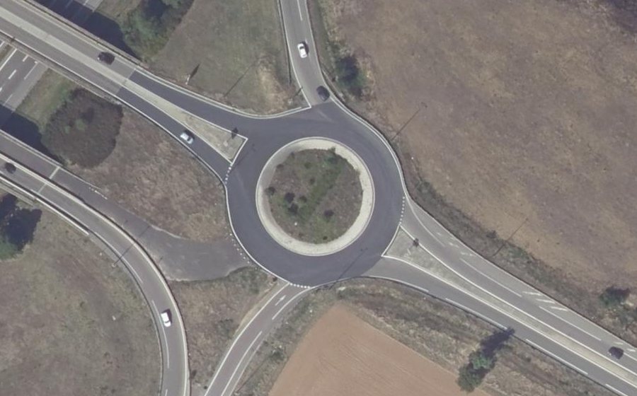 Vue aérienne du Rond-point anonyme n°482047497