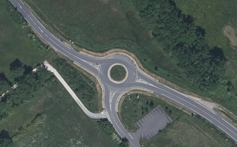 Vue aérienne du Rond-point anonyme n°482089152