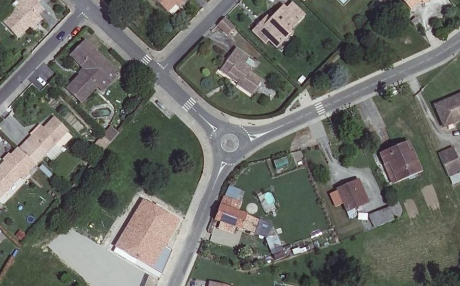 Vue aérienne du Rond-point anonyme n°48225225