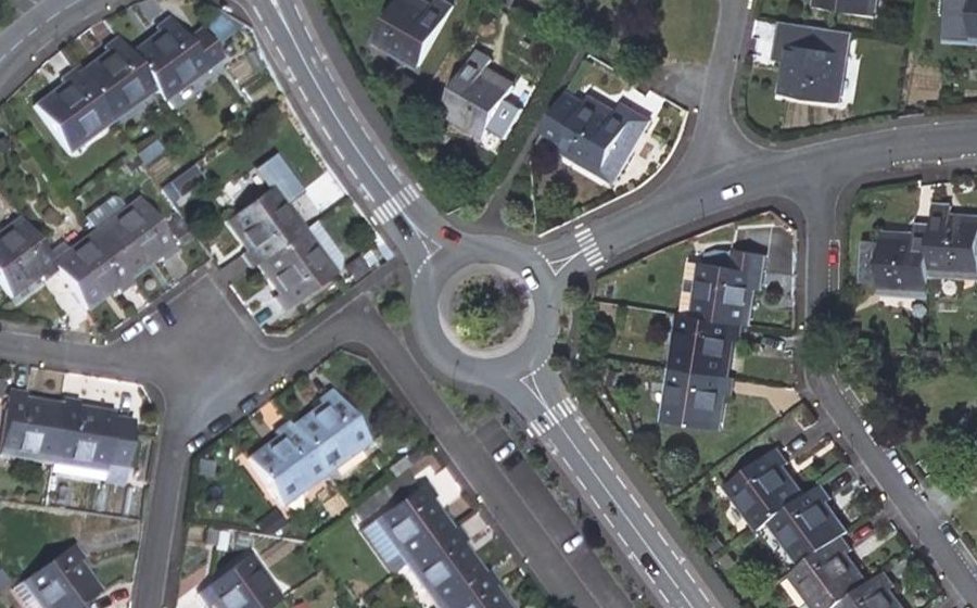 Vue aérienne du Rond-point anonyme n°48235180