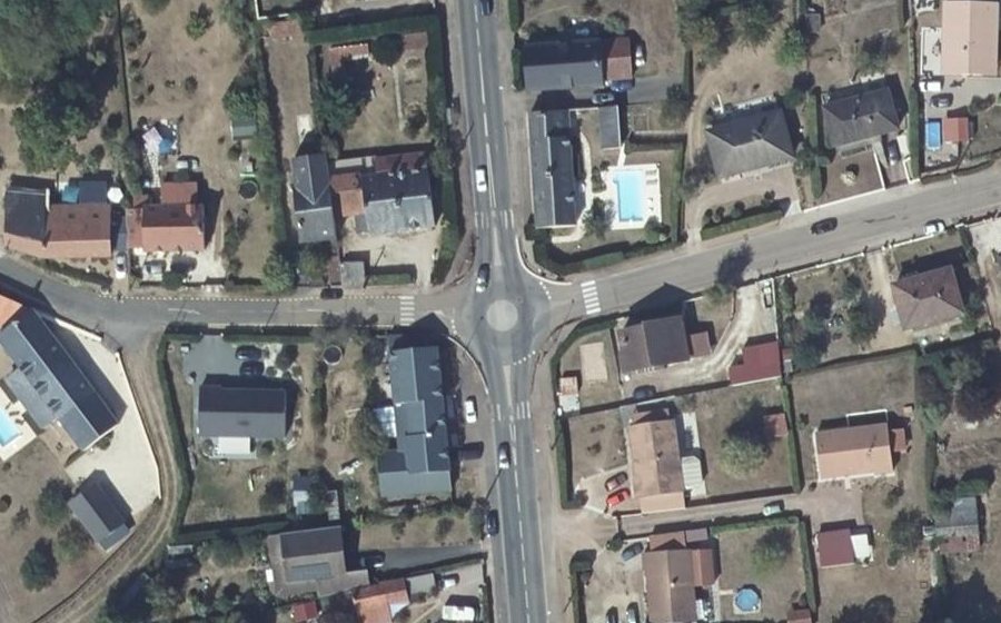 Vue aérienne du Rond-point anonyme n°482451096