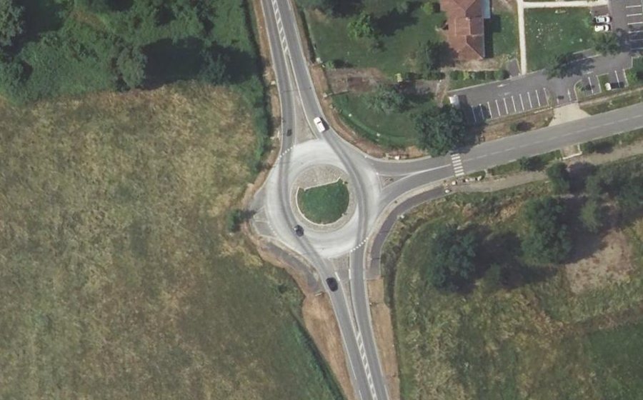 Vue aérienne du Rond-point anonyme n°482482351