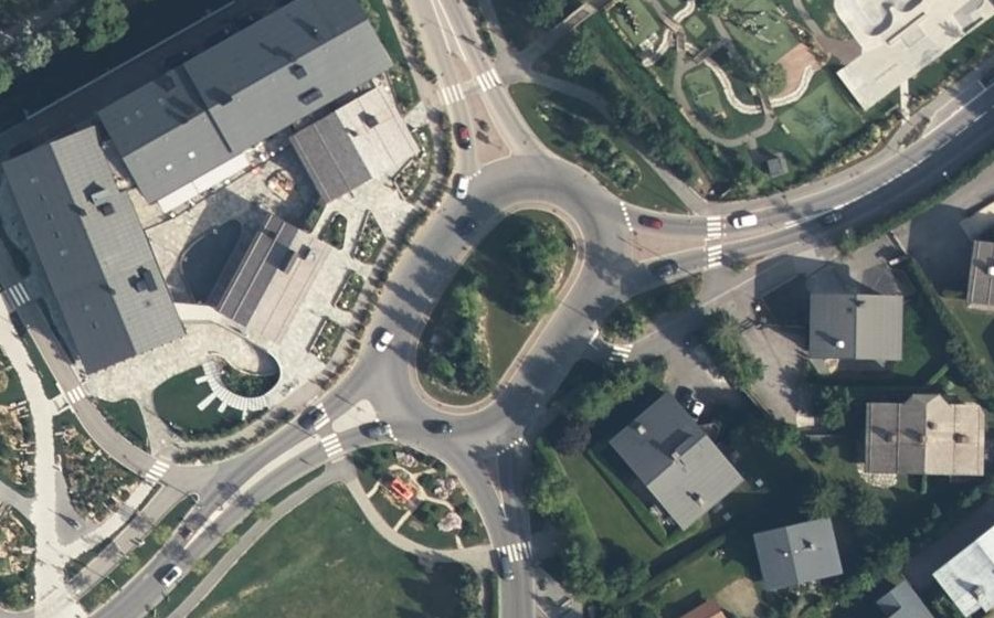 Vue aérienne du Rond-point anonyme n°4827545