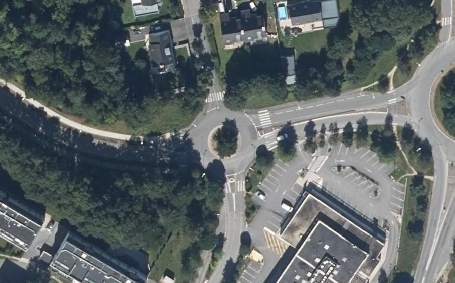 Vue aérienne du Rond-point anonyme n°482831027