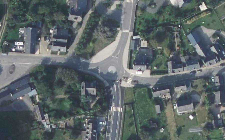 Vue aérienne du Rond-point anonyme n°482848397
