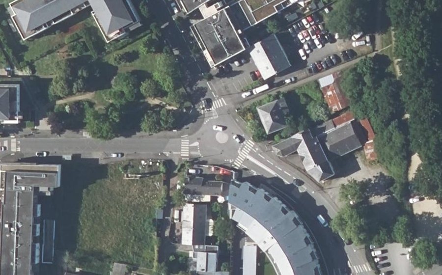 Vue aérienne du Rond-point anonyme n°483167095