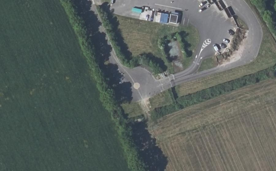 Vue aérienne du Rond-point anonyme n°483185743
