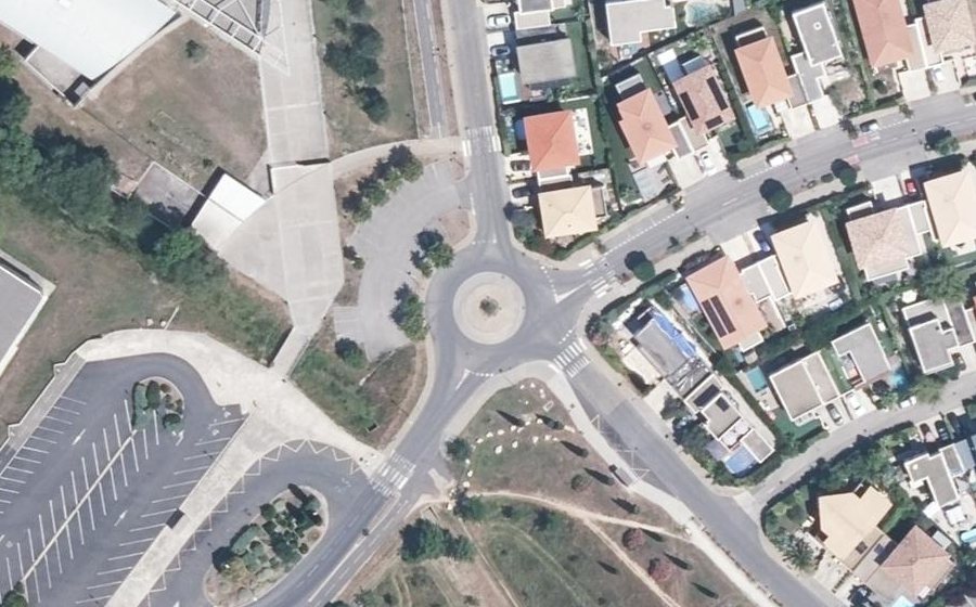 Vue aérienne du Rond-point anonyme n°483415148