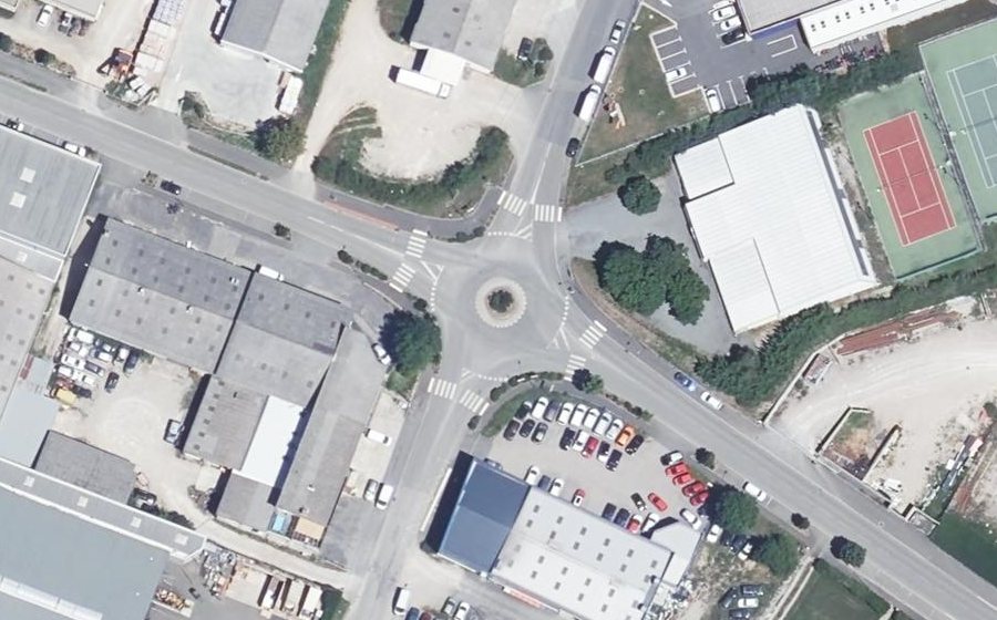 Vue aérienne du Rond-point anonyme n°483458690