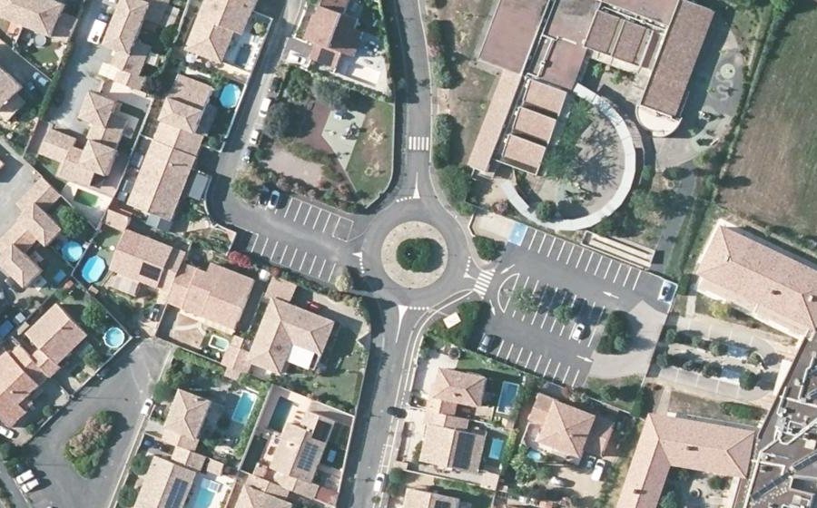 Vue aérienne du Rond-point anonyme n°483537154