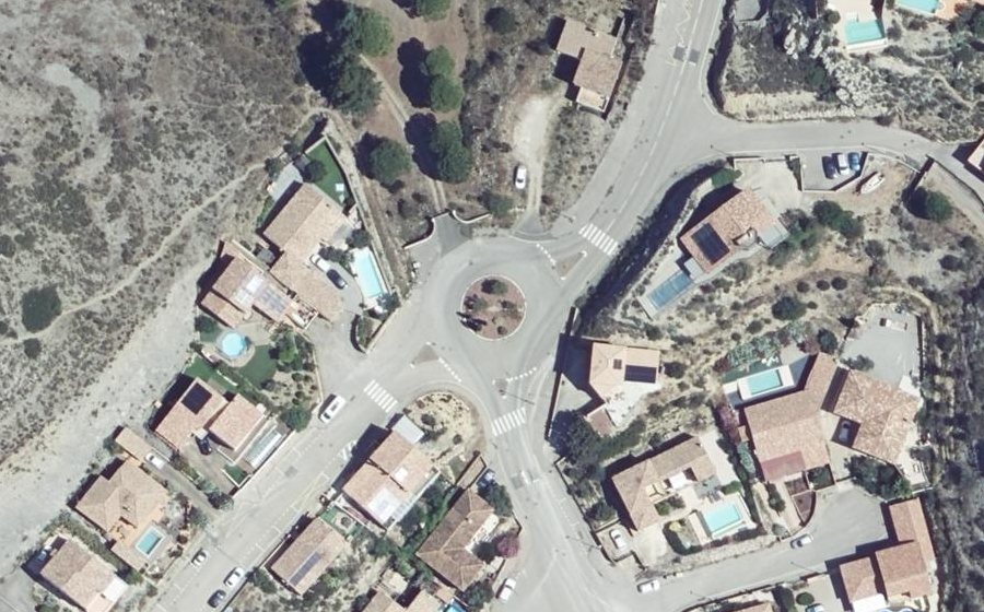 Vue aérienne du Rond-point anonyme n°48374758