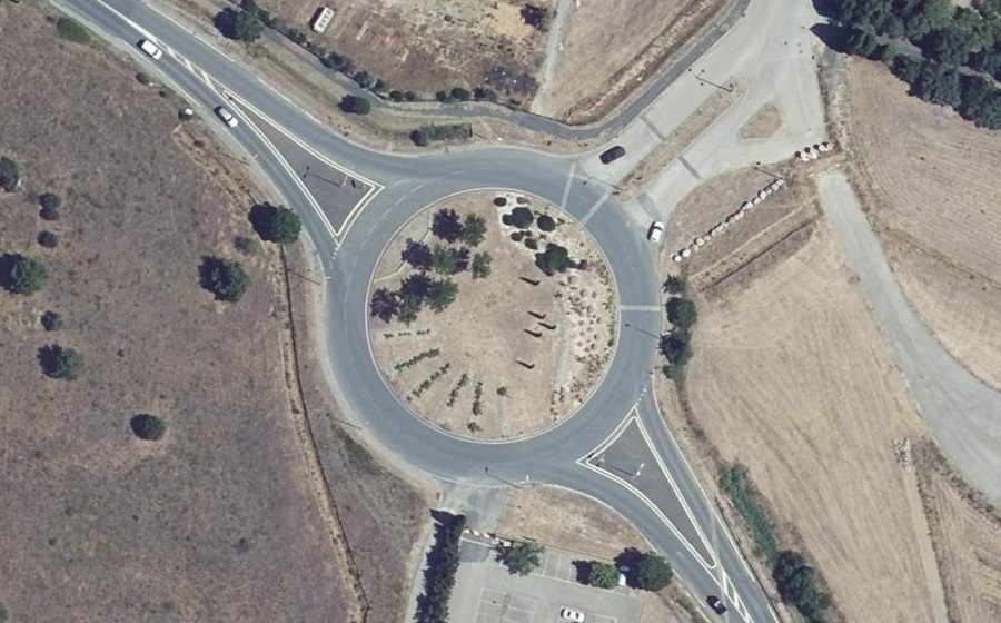 Vue aérienne du Rond-point anonyme n°48374779