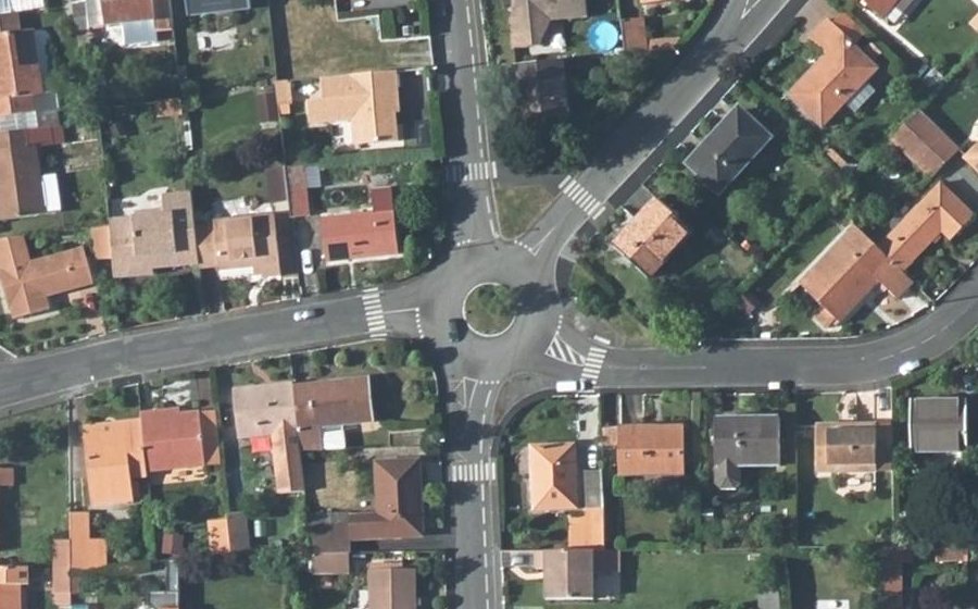 Vue aérienne du Rond-point anonyme n°48387407