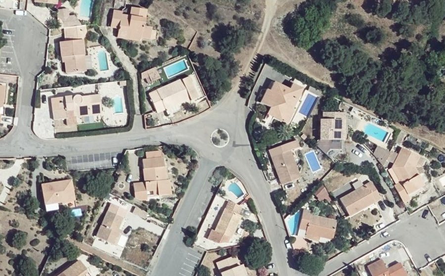 Vue aérienne du Rond-point anonyme n°48389220