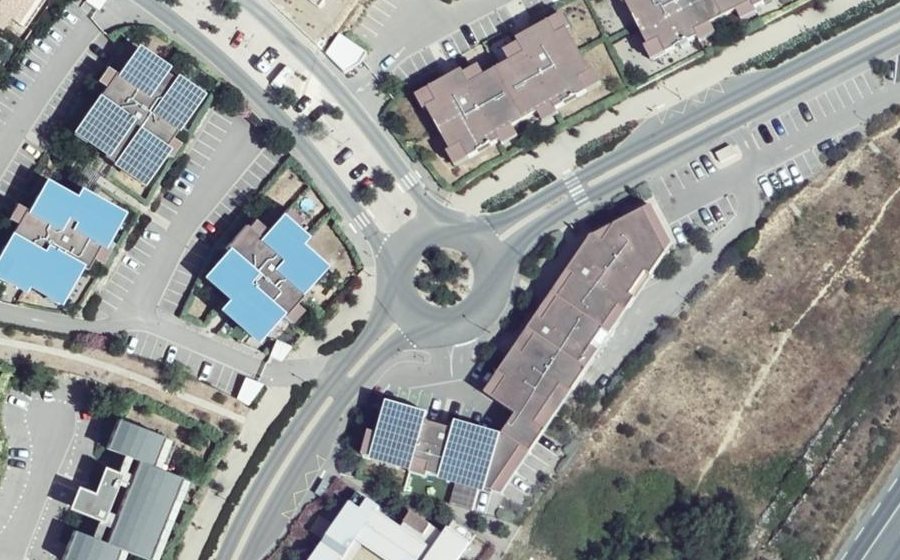 Vue aérienne du Rond-point anonyme n°48389509