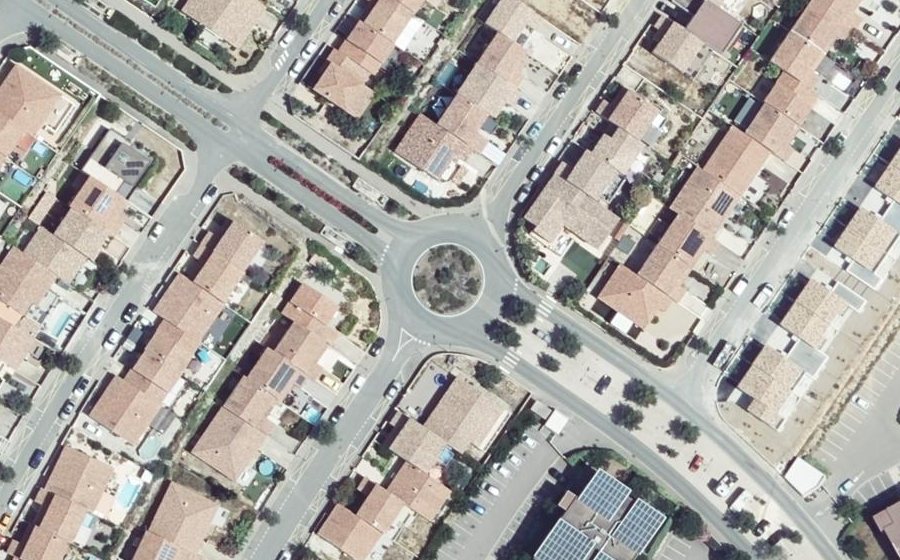Vue aérienne du Rond-point anonyme n°48389512