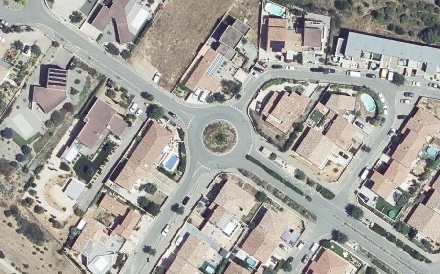 Vue aérienne du Rond-point anonyme n°48389513