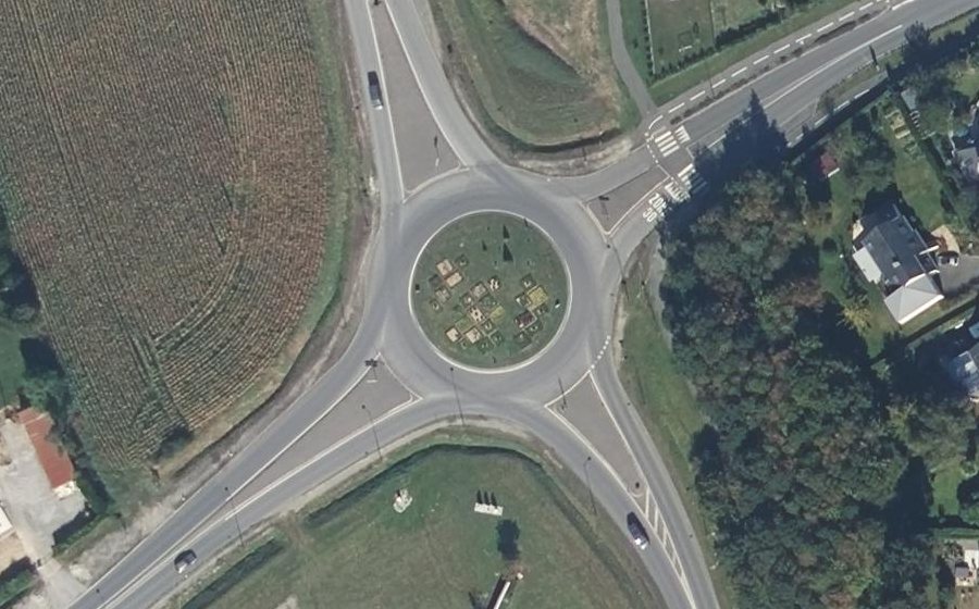 Vue aérienne du Rond-point anonyme n°4838976