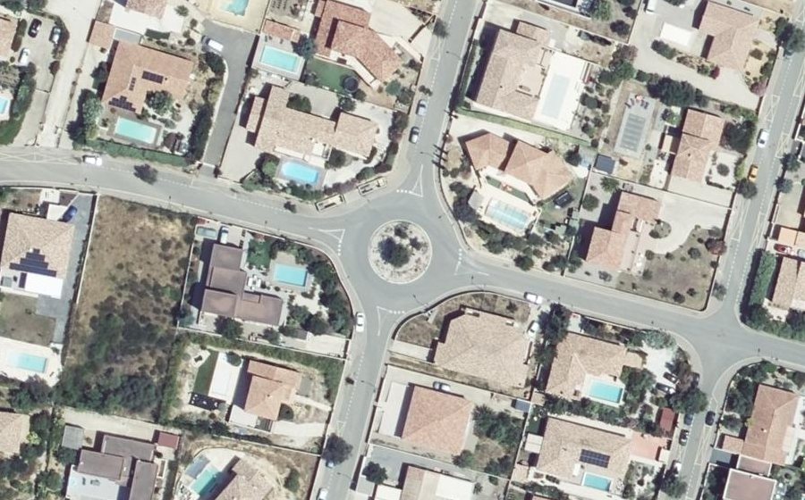 Vue aérienne du Rond-point anonyme n°48392581