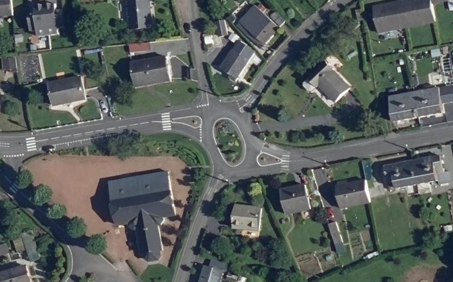 Vue aérienne du Rond-point anonyme n°483985753