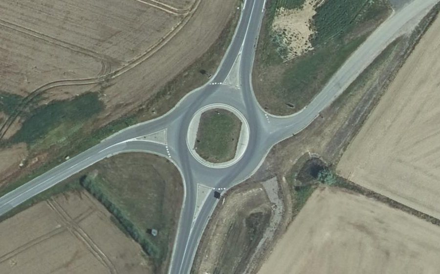 Vue aérienne du Rond-point anonyme n°484087193