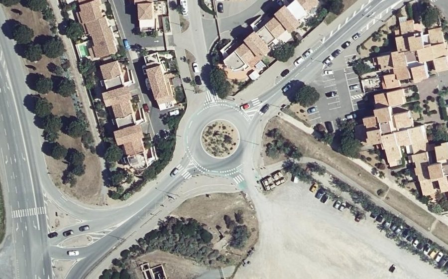 Vue aérienne du Rond-point anonyme n°48409370