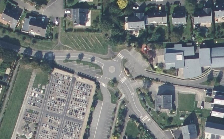 Vue aérienne du Rond-point anonyme n°48420929