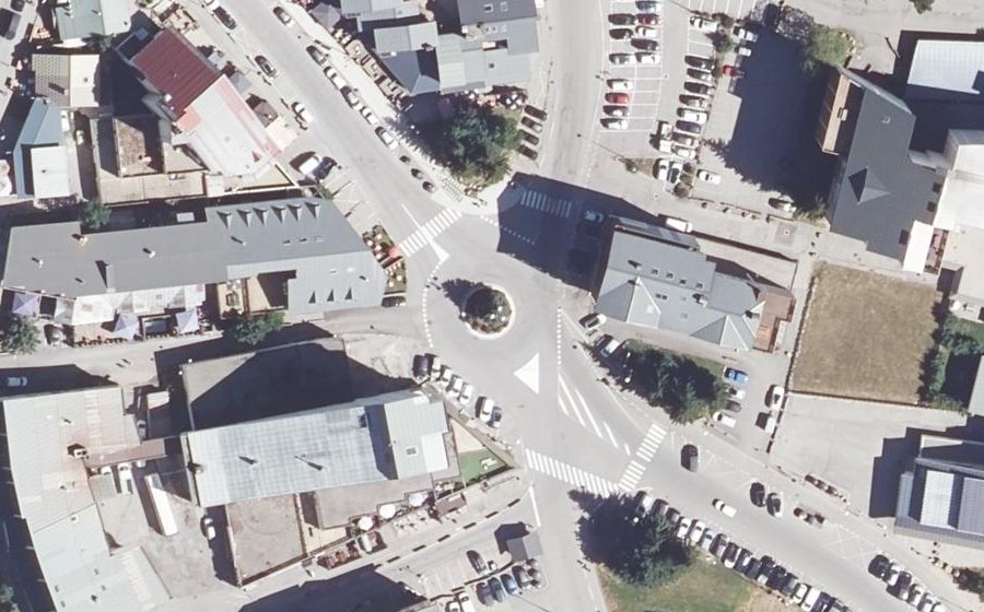 Vue aérienne du Rond-point anonyme n°48447618