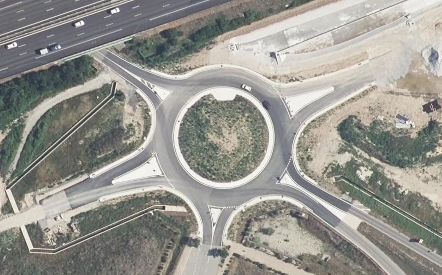 Vue aérienne du Rond-point anonyme n°484499668