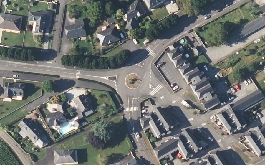 Vue aérienne du Rond-point anonyme n°484519723