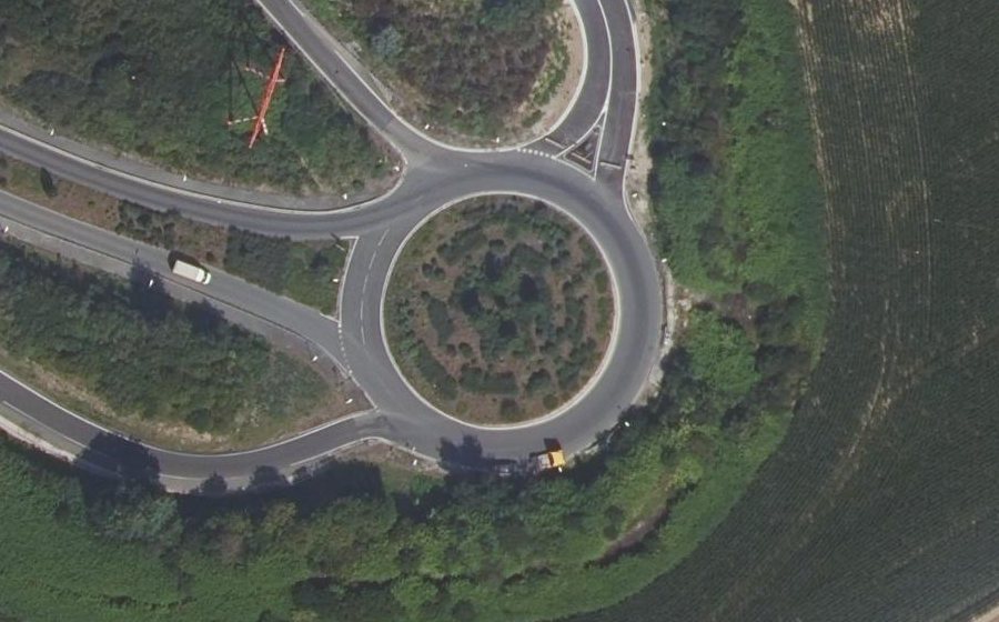 Vue aérienne du Rond-point anonyme n°48459635