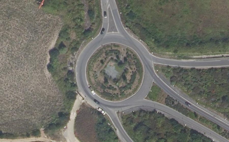 Vue aérienne du Rond-point anonyme n°48459643