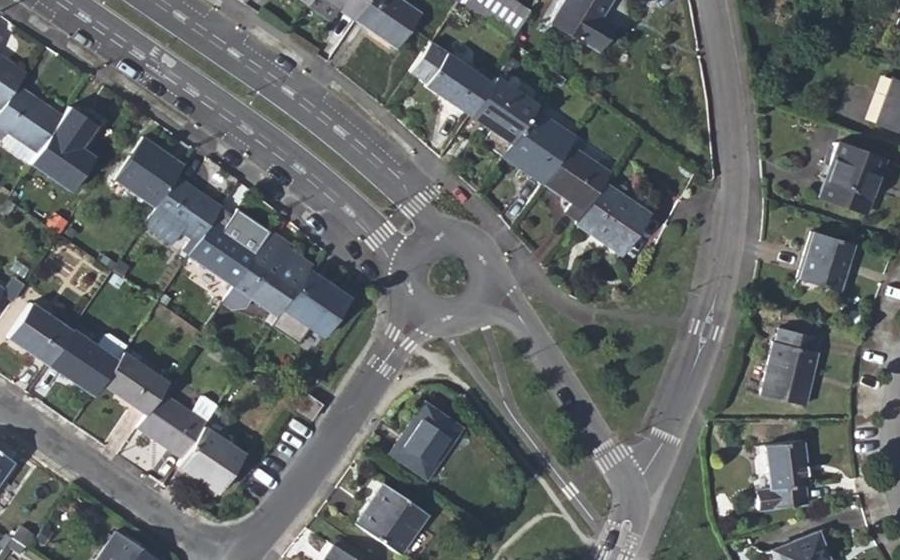 Vue aérienne du Rond-point anonyme n°48465605