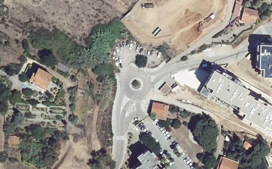 Vue aérienne du Rond-point anonyme n°484750805