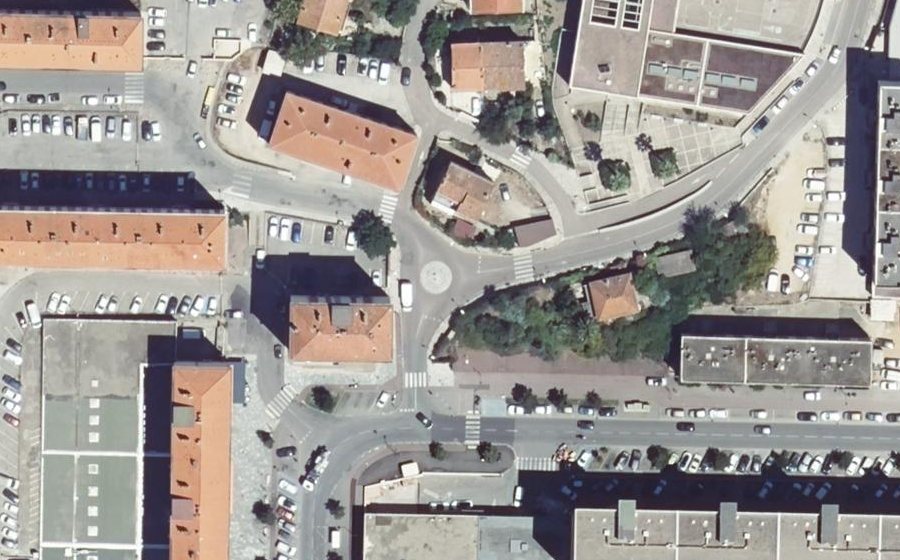 Vue aérienne du Rond-point anonyme n°484750810