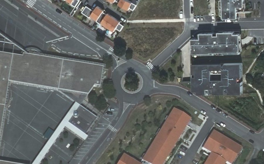 Vue aérienne du Rond-point anonyme n°48484971