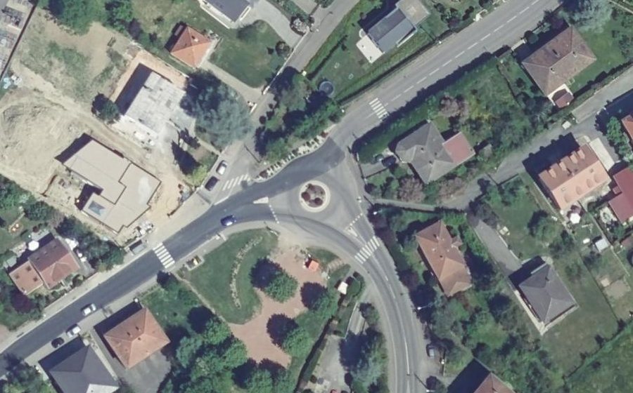 Vue aérienne du Rond-point anonyme n°485017673
