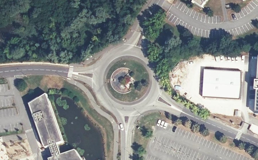 Vue aérienne du Rond-point anonyme n°4850551