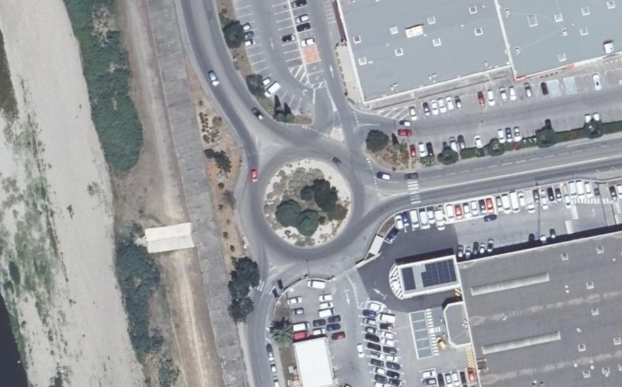 Vue aérienne du Rond-point anonyme n°48512521