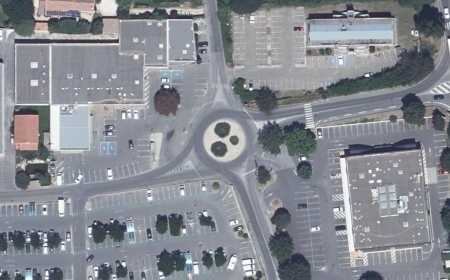Vue aérienne du Rond-point anonyme n°48512961