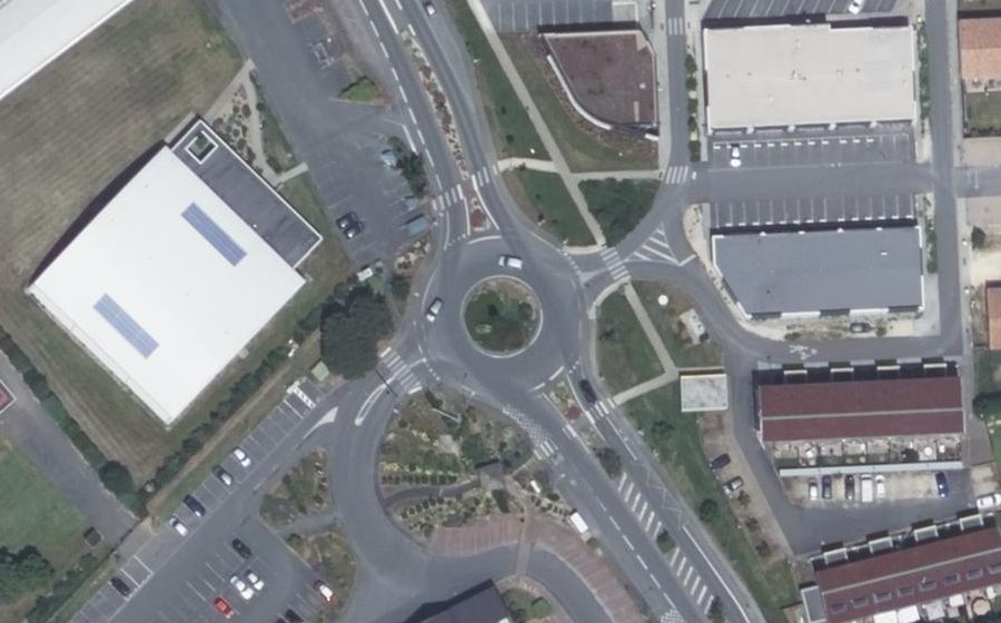 Vue aérienne du Rond-point anonyme n°48523147