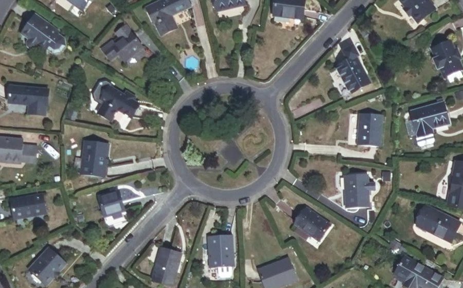Vue aérienne du Rond-point anonyme n°48537558