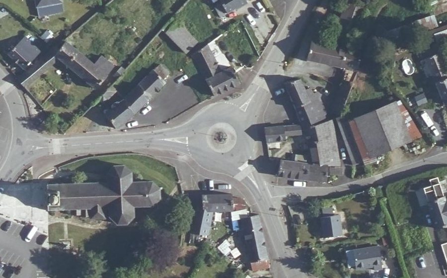 Vue aérienne du Rond-point anonyme n°485380558