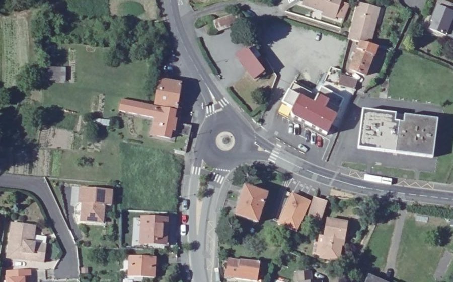 Vue aérienne du Rond-point anonyme n°48547041
