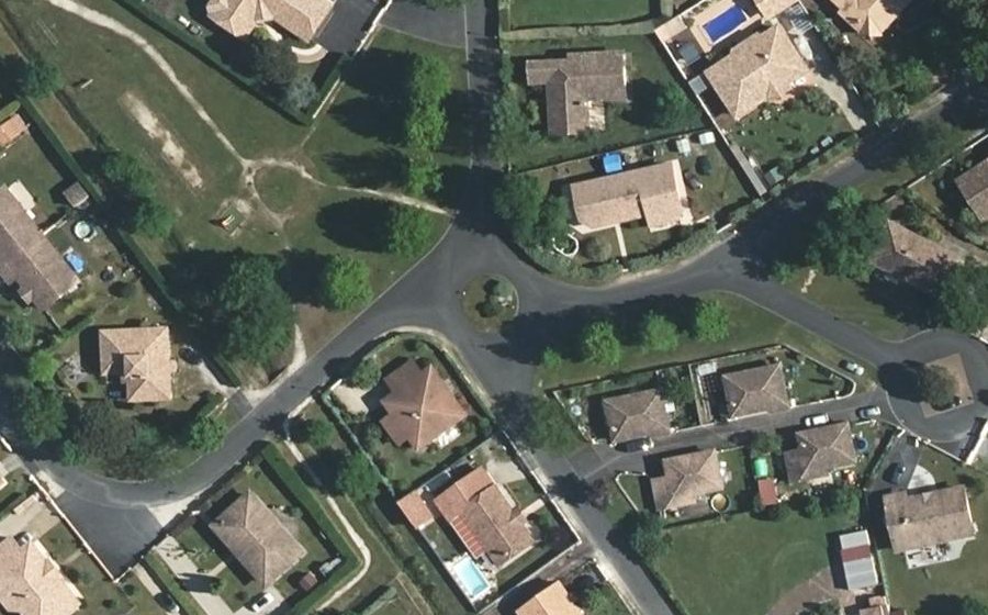 Vue aérienne du Rond-point anonyme n°48552586