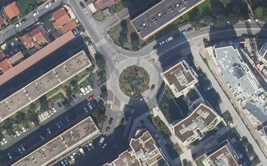 Vue aérienne du Rond-point anonyme n°48565954