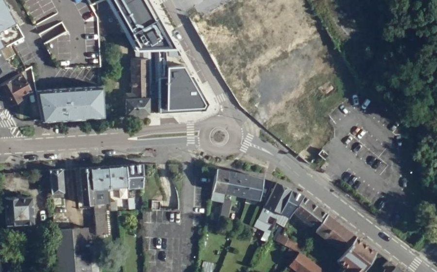 Vue aérienne du Rond-point anonyme n°48586081