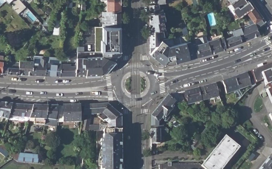 Vue aérienne du Rond-point anonyme n°48603549