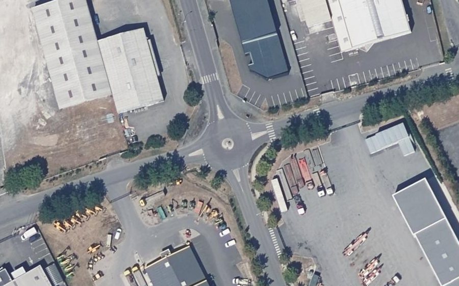 Vue aérienne du Rond-point anonyme n°48608241