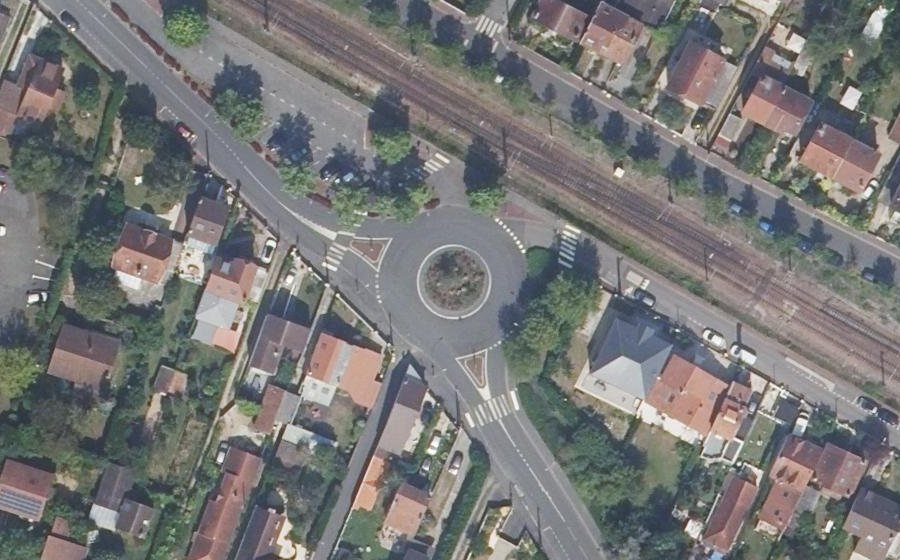 Vue aérienne du Rond-point anonyme n°48613745